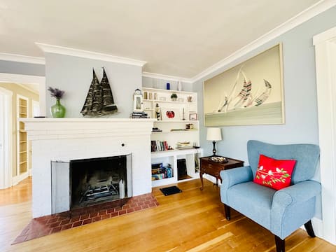 Top Location, Walkable in Town, Sauna & Pool Table