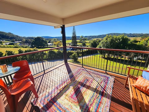 Popular Airbnb listing: Sunflower Cottage invites you to stay & relax in Sunshine Coast Regional