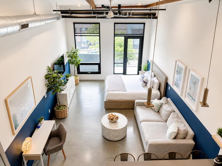 Studio Loft 5 Miles To Disney & Airport W/ Gym - Orange County, CA