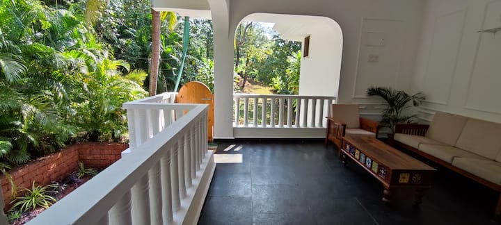 Living room image 7