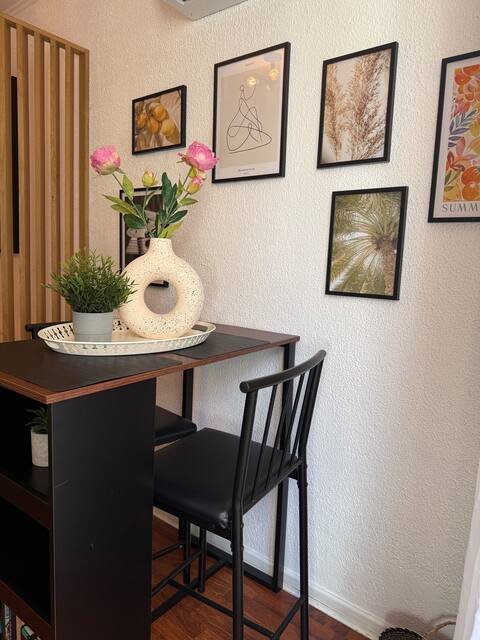 Annonce Airbnb populaire: • Exterior - Indoor courtyard - Cozy & Quiet à Croix De Pierre / Route D'espagne