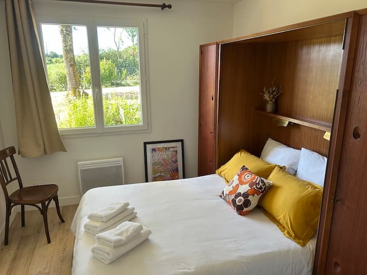 Chumba cha kulala mara mbili kwenye ghorofa ya chini.