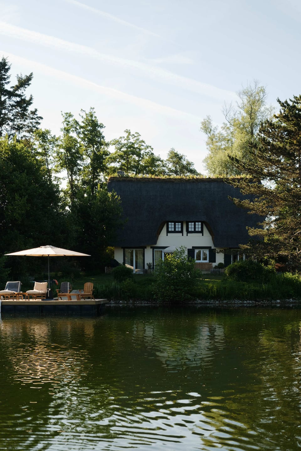 A thatched cottage on its own private lake, Anneville-Ambourville, Normandy, France, photo 7 of 10