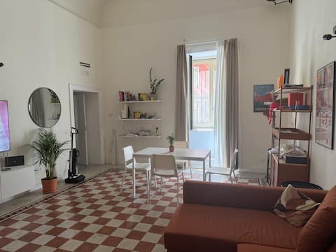 Popular Airbnb listing: The House of the Goose - Chiaia in Napoli