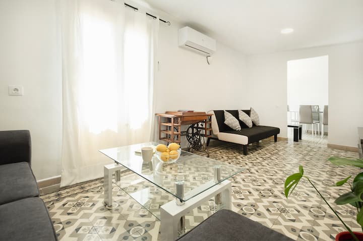Catalan Charm 3br W/ 1.5 Baths - Barcelone