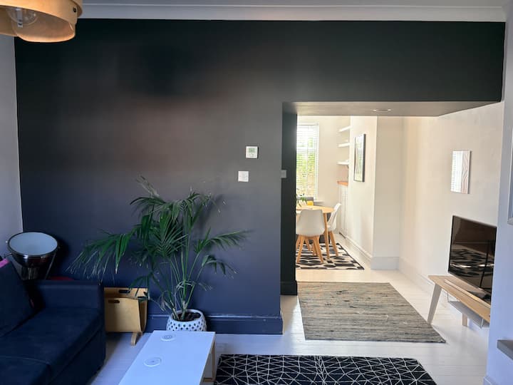Stylish House & Garden On Quiet Road, Easy Parking - Manchester