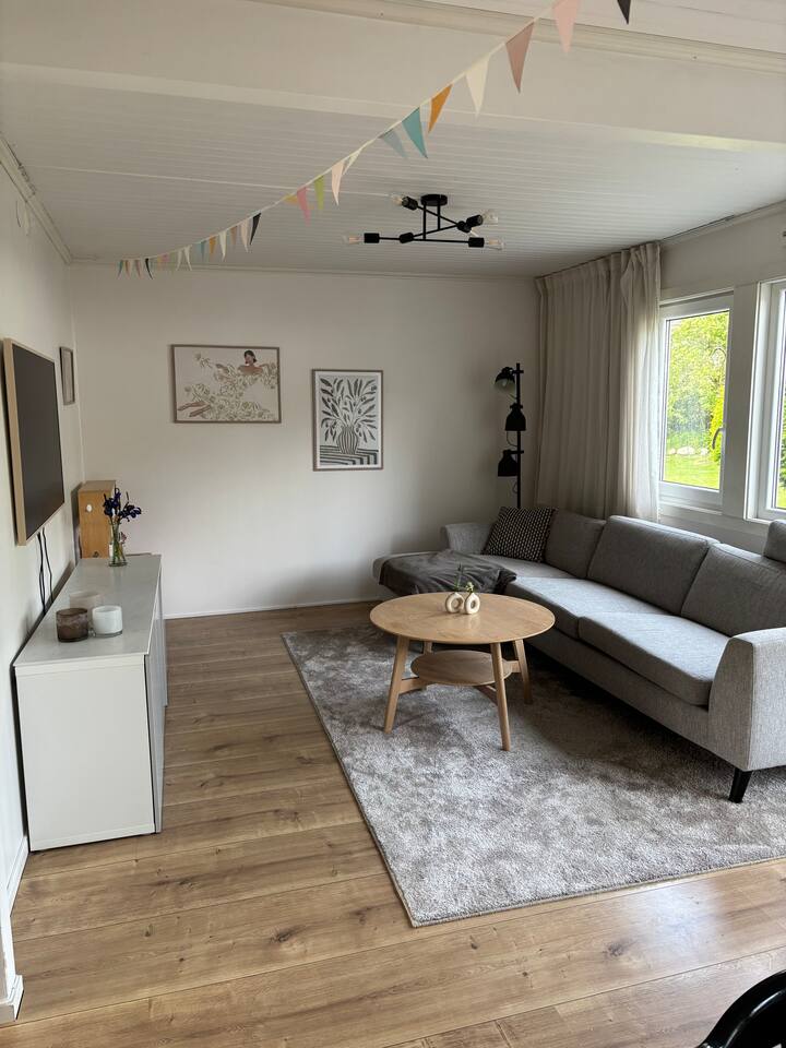 Familjärt Hus Med Stor Trädgård I Landvetter - Landvetter