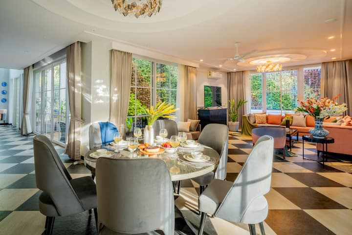 Dining area image 1