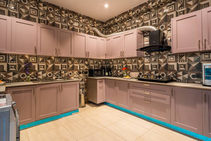 Full kitchen image 3