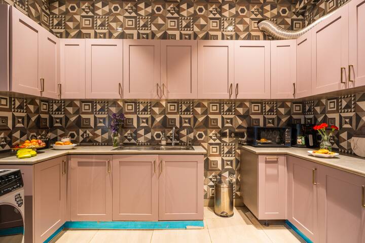 Full kitchen image 2