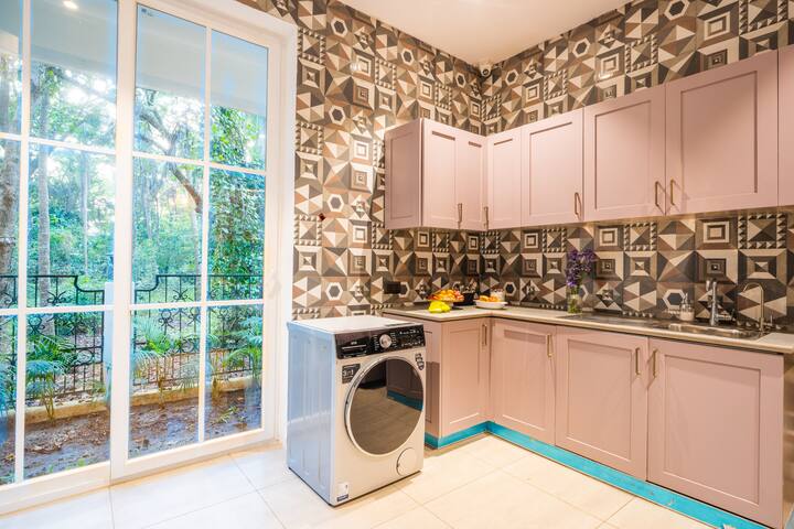 Full kitchen image 1