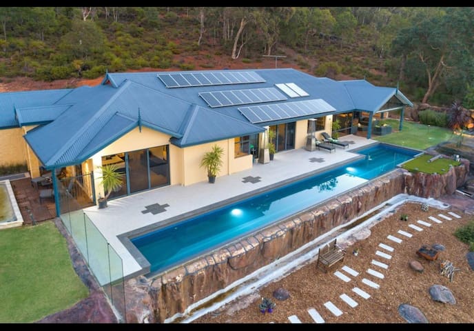 Panoramic views, secluded nature retreat gallery image 4