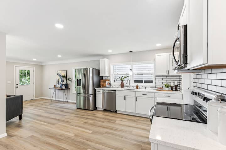 Spacious House In St. Louis Park - Eden Prairie, MN
