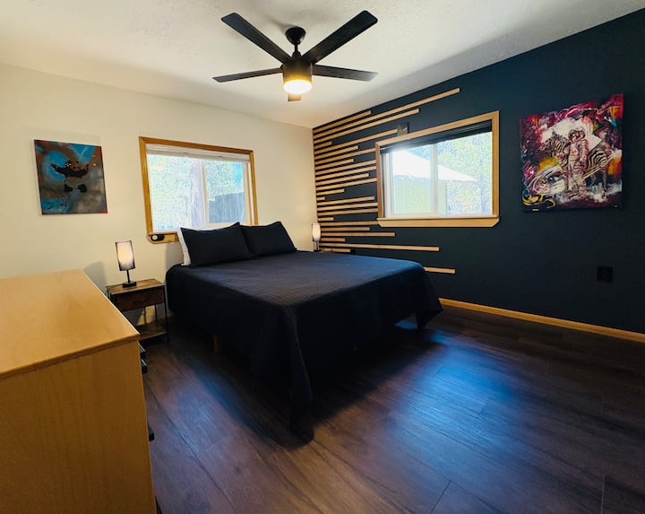 标准双人床，带梳妆台