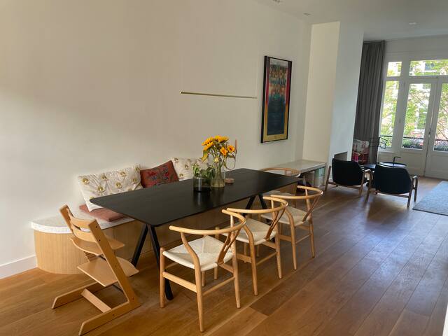 Spacious and Modern Family Home in Old-West gallery image 4