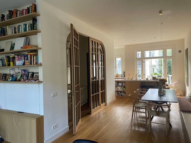 Spacious and Modern Family Home in Old-West gallery image 5