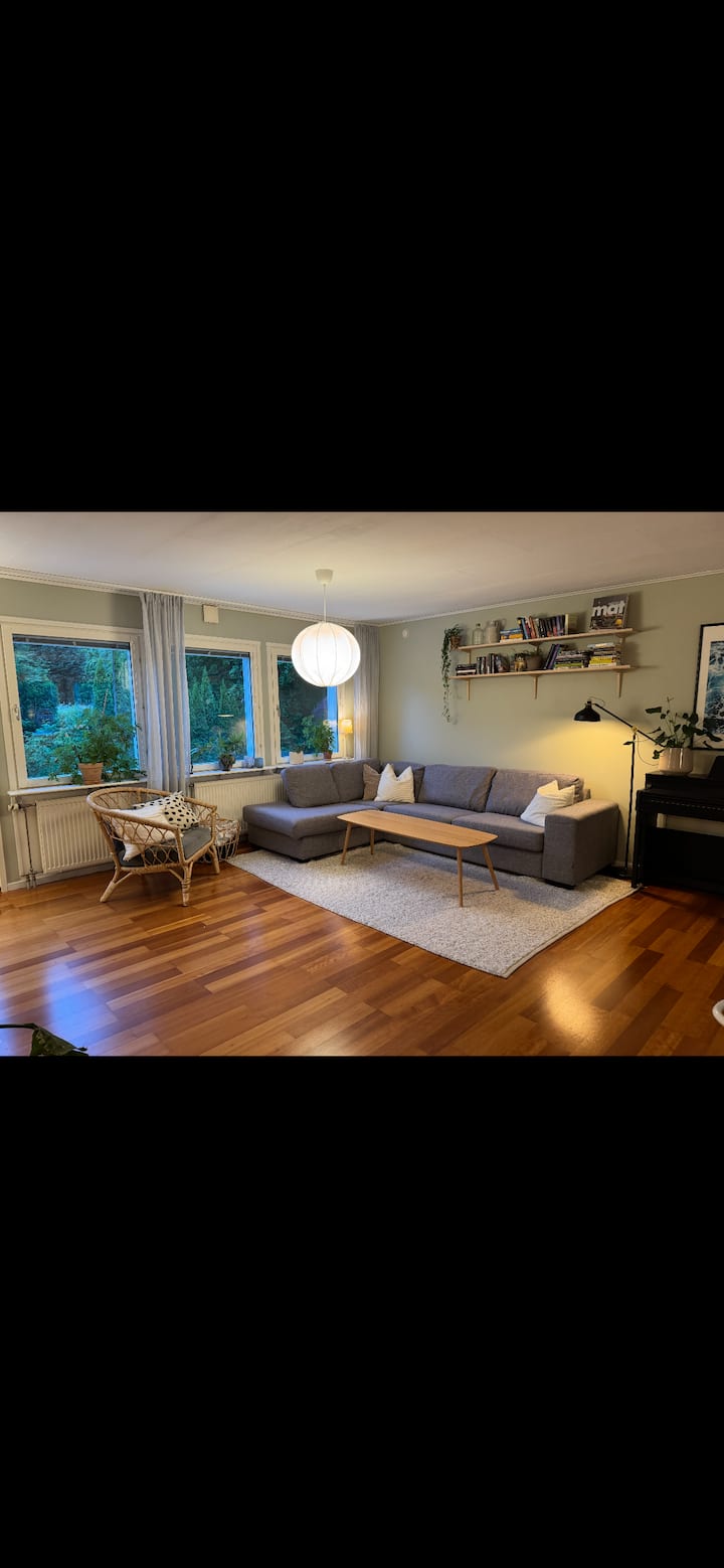 Havsnära Hus Med Härlig Trädgård - Kungsbacka