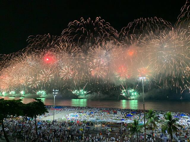 Copacabana Oceanfront Luxury Apartment gallery image 3