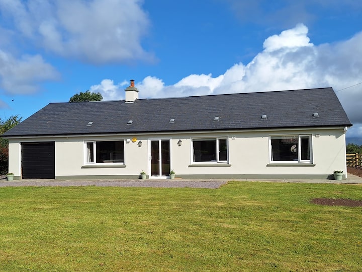Enclosure in Baile Uí Uaithnín,lios Cearnaigh