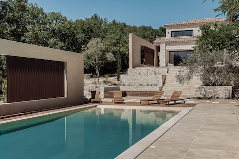 Architect villa near Gordes, heated pool, views