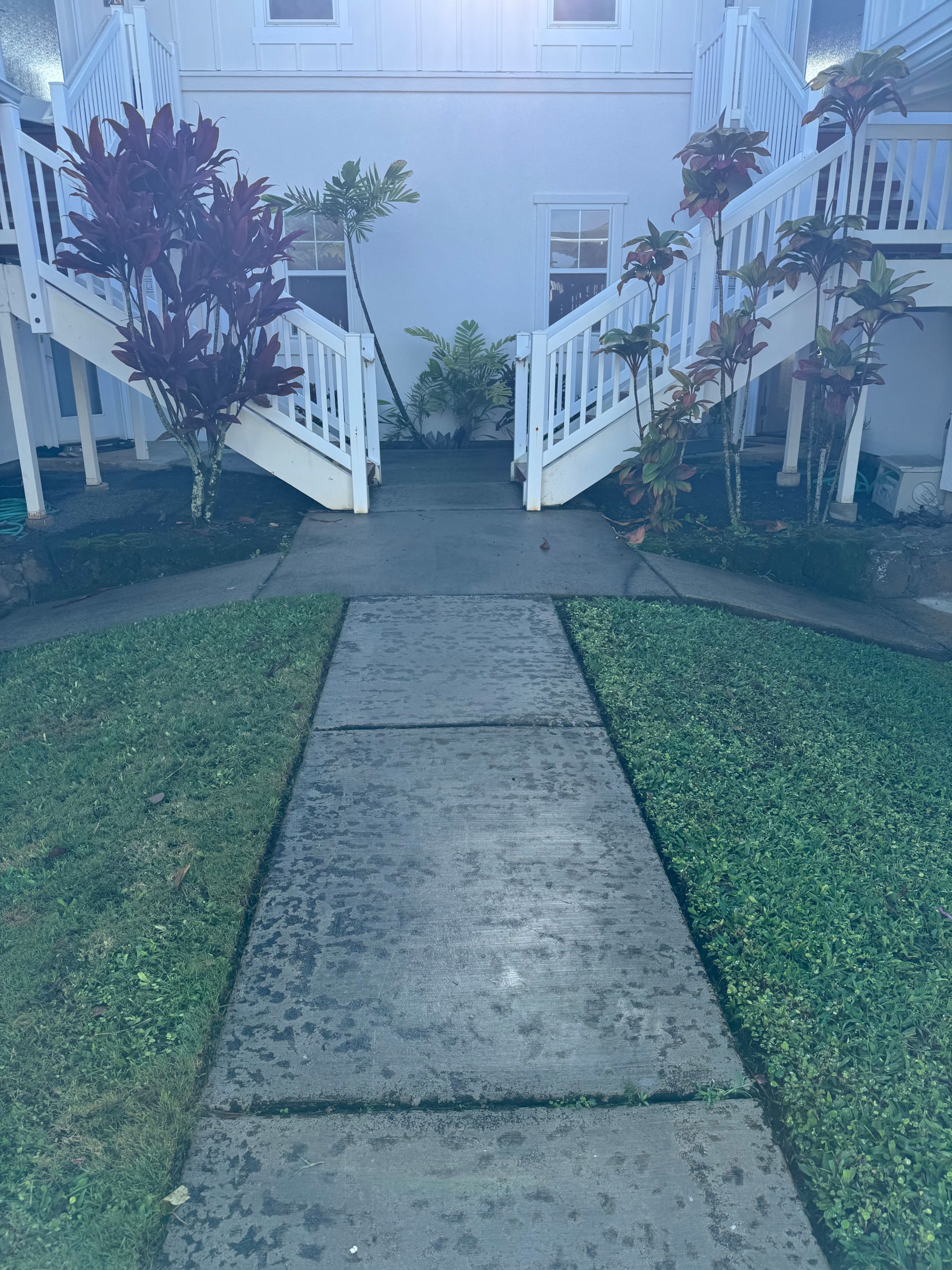 Tropical condo facing pool, lawn, & hot tub! - Image 4