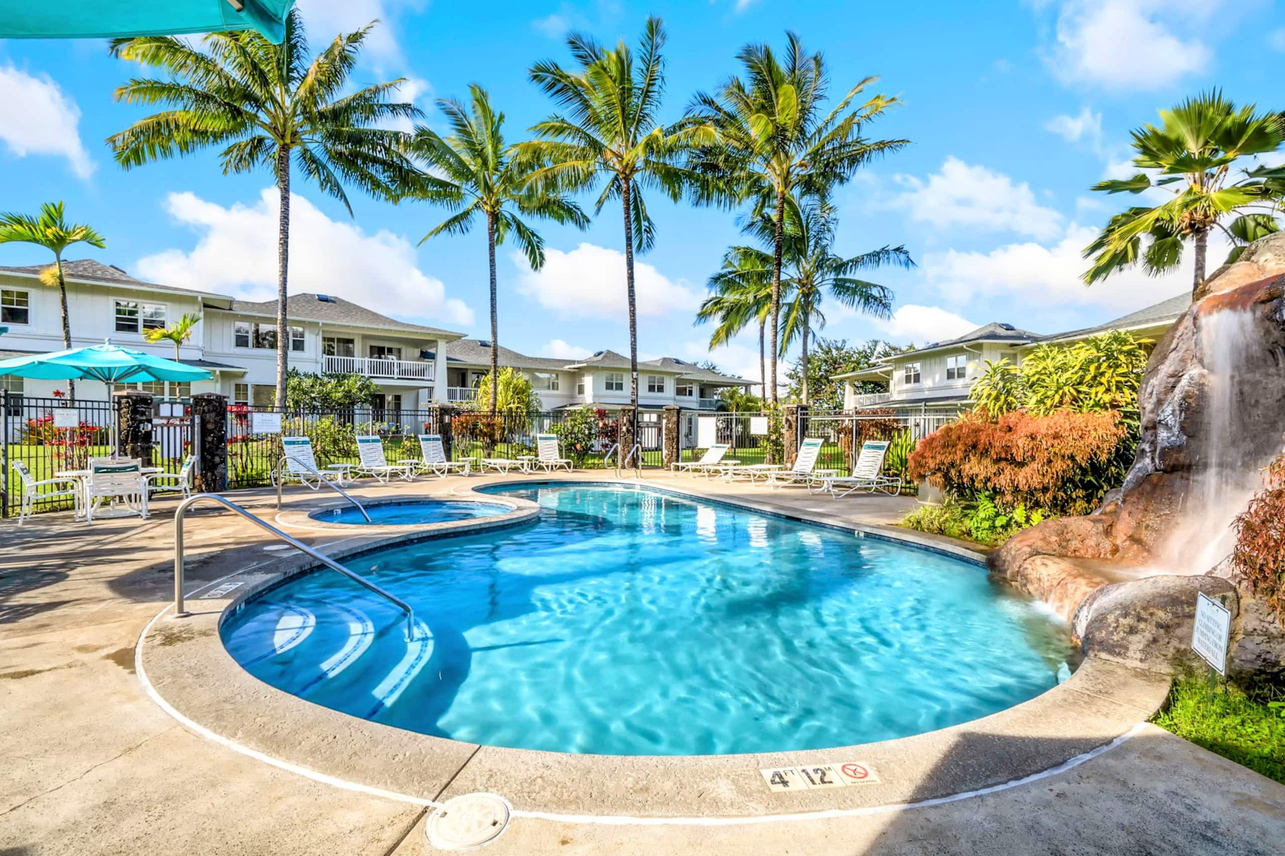 Tropical condo facing pool, lawn, & hot tub! - Image 42