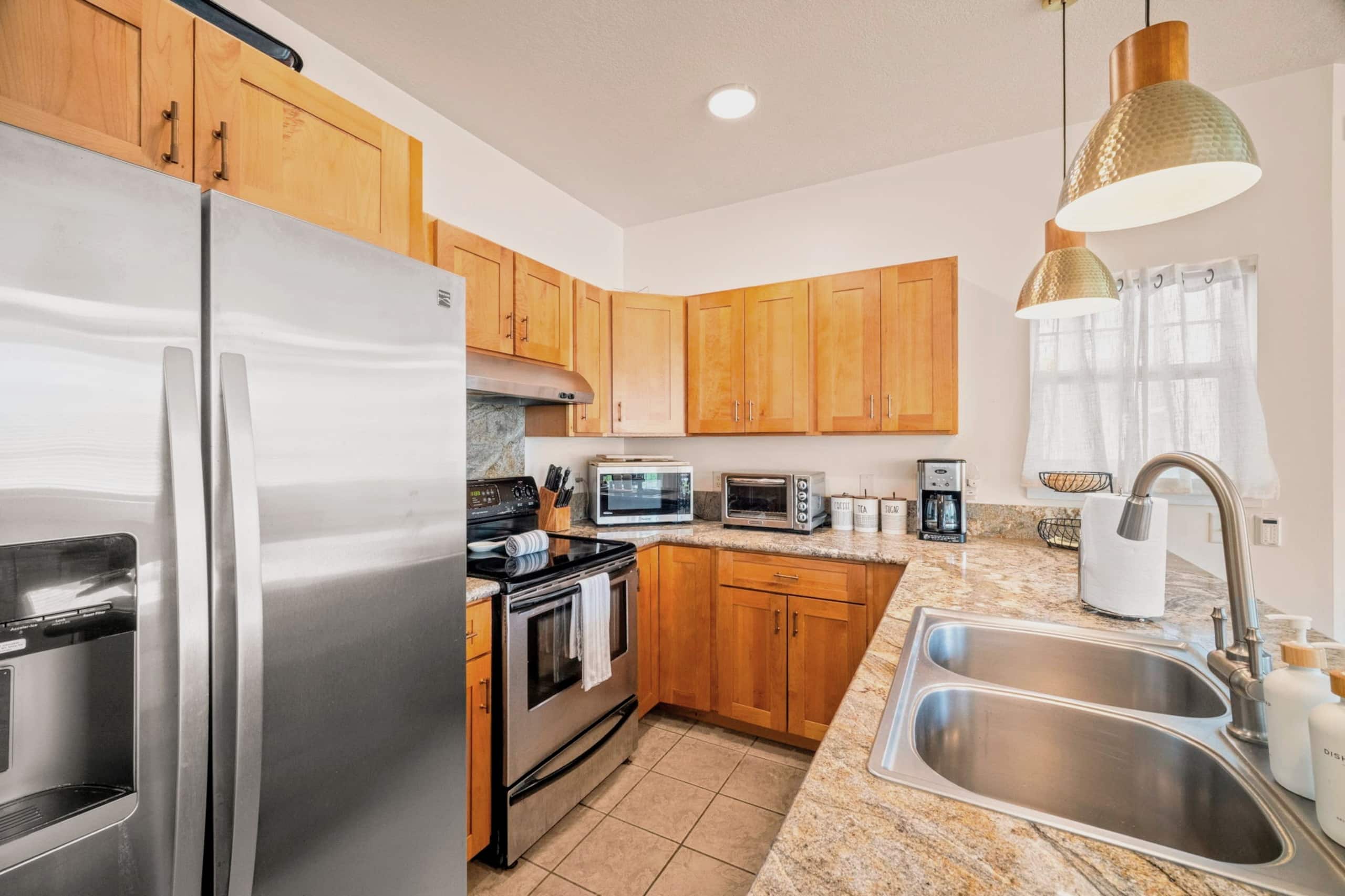 Tropical condo facing pool, lawn, & hot tub! - Image 12