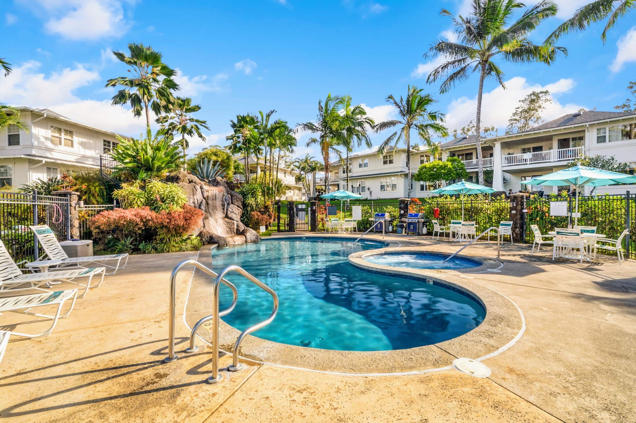 Tropical condo facing pool, lawn, & hot tub! - Image 44
