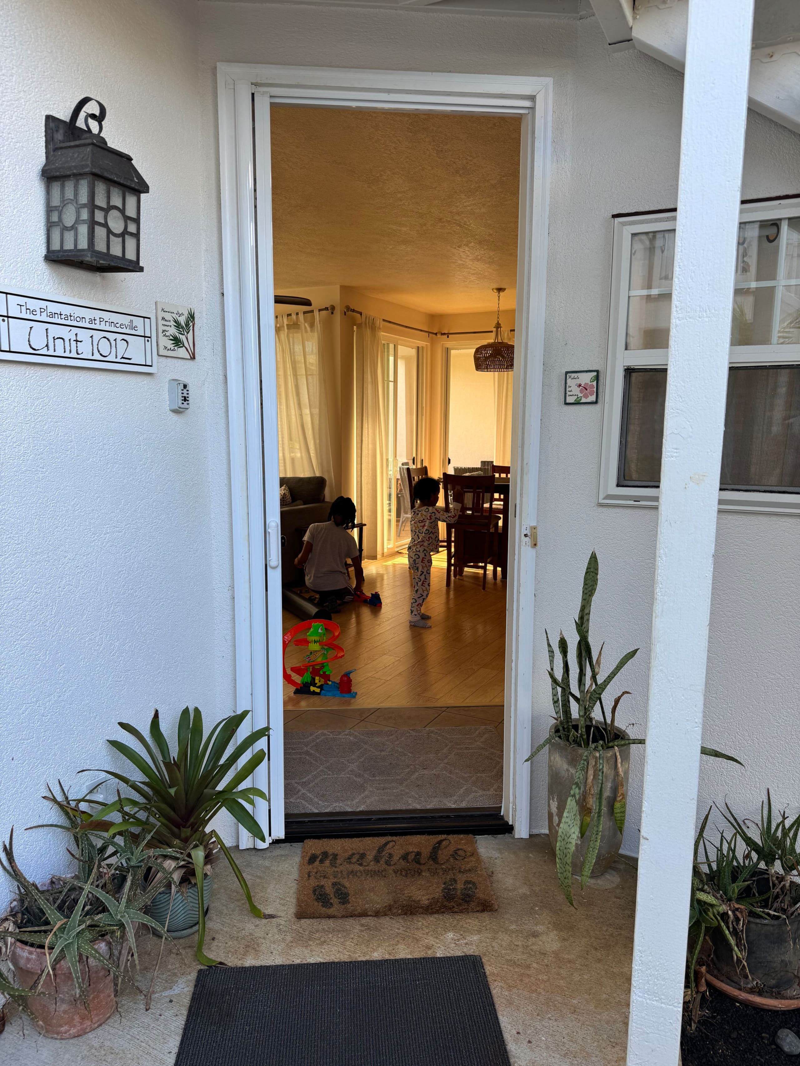 Tropical condo facing pool, lawn, & hot tub! - Image 6