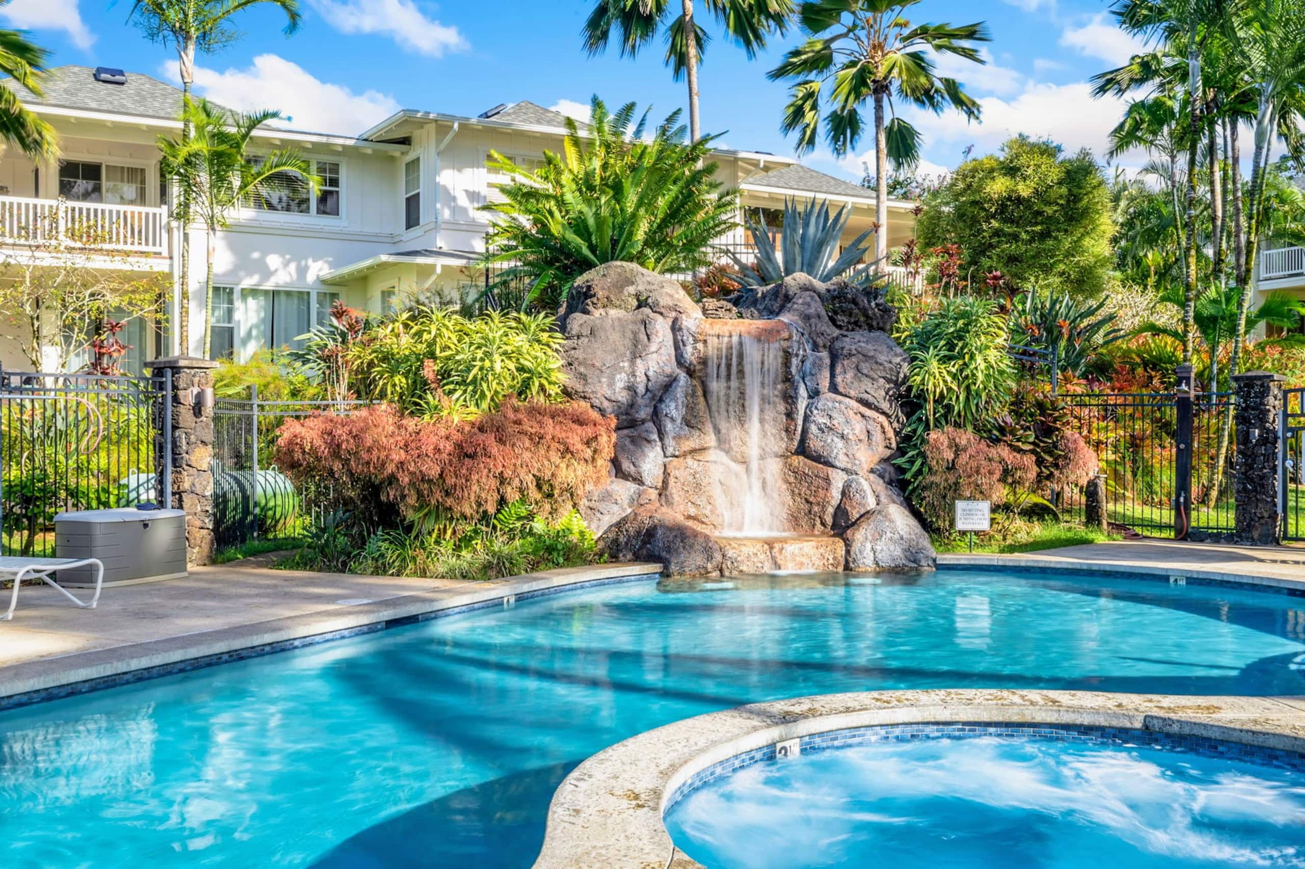 Tropical condo facing pool, lawn, & hot tub! - Image 43