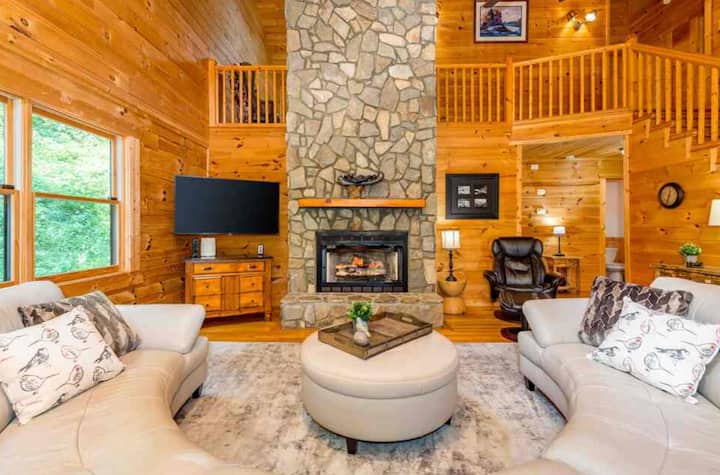 Lionheart Cabin-majestic Mountain Escape,game Room - Maggie Valley, NC
