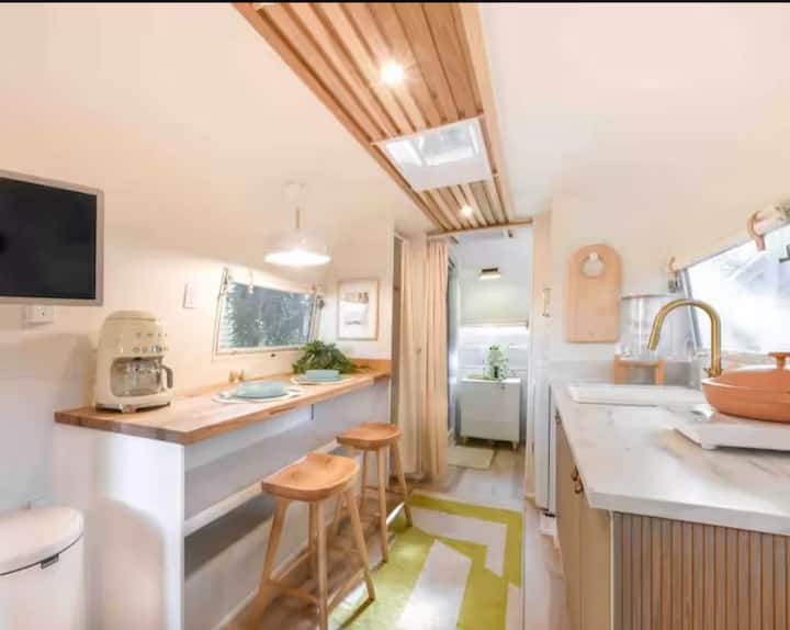 Airstream Sylvie Tiny House/pool & Hot Tub - Johns Island, SC
