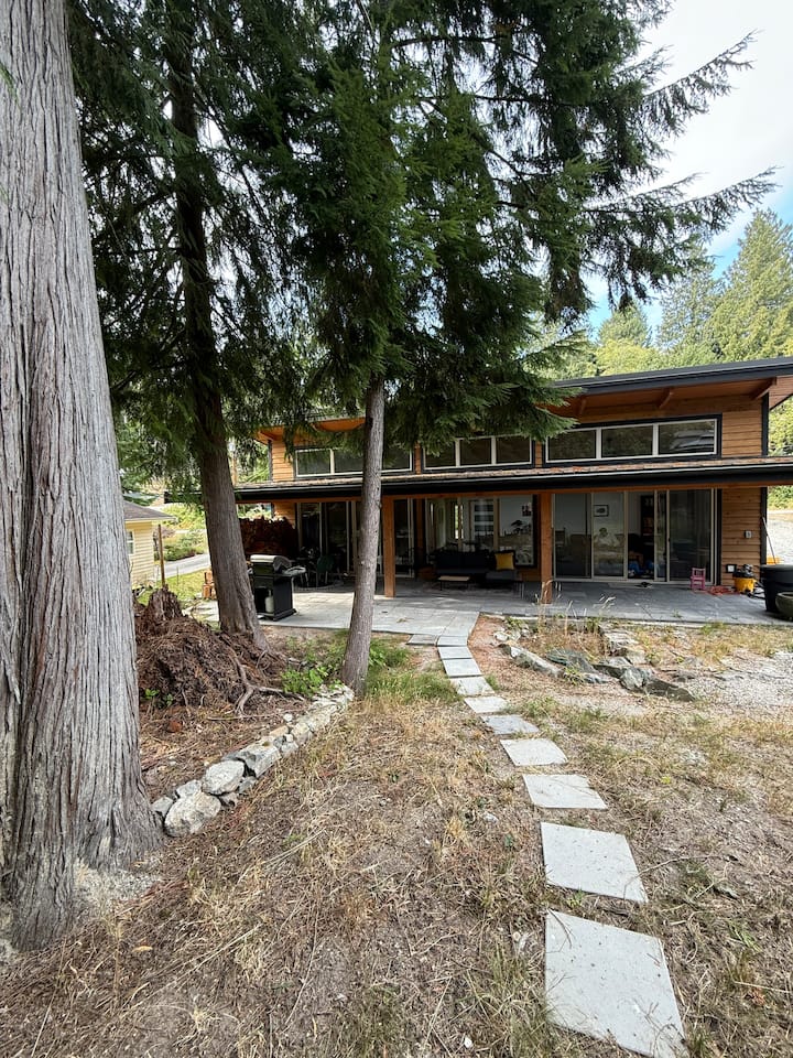 Modern Cabin - Vancouver Island