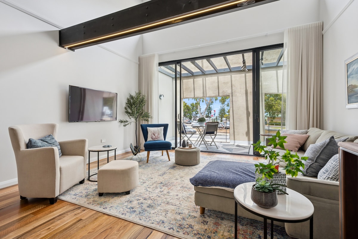 Popular Airbnb listing: Total luxury in the heart of Fremantle in Fremantle