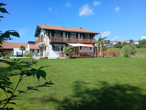 Maison Hiru ahizpak