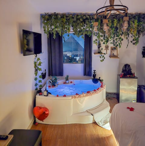 Jaz Pyramid's Jacuzzi