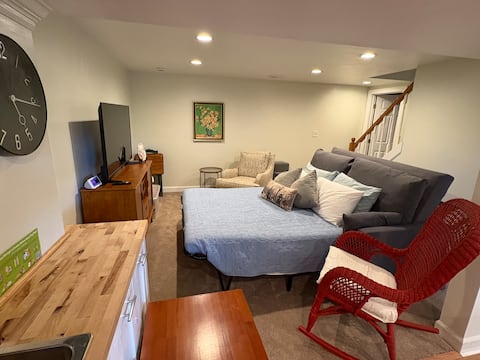 Mid-century comfort
(No cleaning fee!)