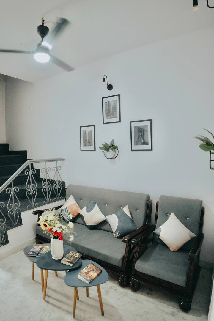 Aurium Homestays (Single Room - Picasso) - Jabalpur