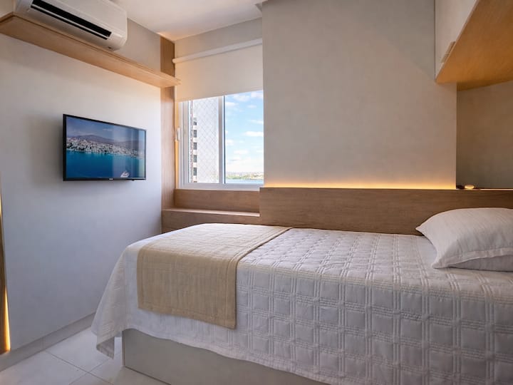 Segundo quarto climatizado, com Smart TV e vista para o Rio São Francisco, proporcionando conforto durante toda a estadia.