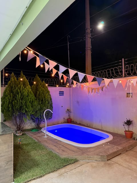 House with pool and barbecue area, excellent location.