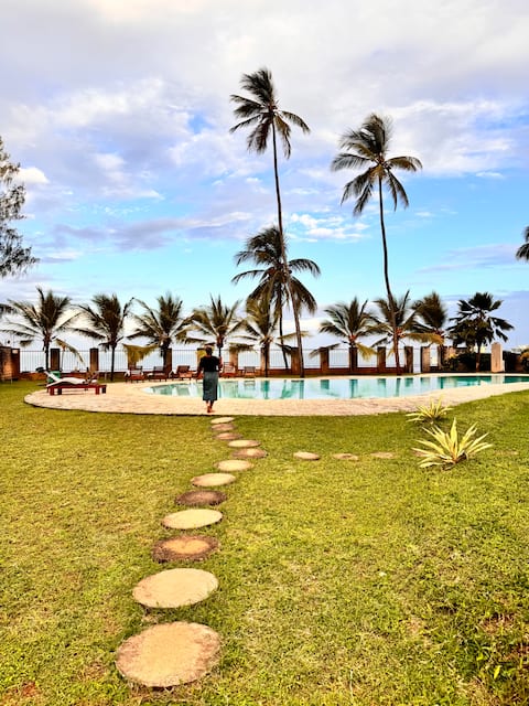 Mimah’s 3bedroom Beachfroont apt