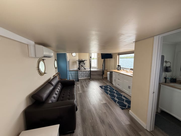 Off-grid Islamorada Houseboat - Islamorada, FL