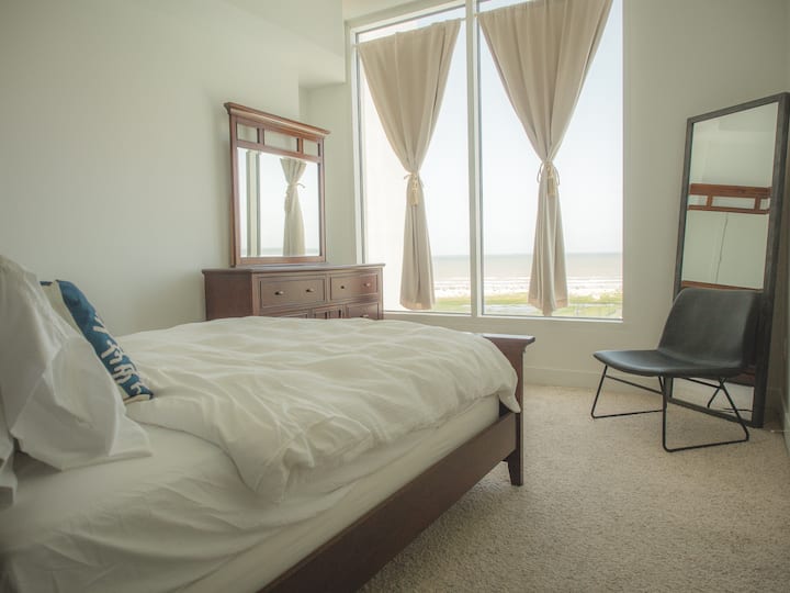 ¡Imagina despertarte con la vista de la playa en el dormitorio n.º 1!