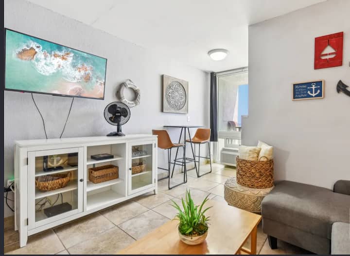 Ocean Front Coastal Condo - Daytona Beach