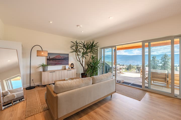 Peaceful Orchard Retreat - Summerland
