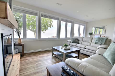 Popular Airbnb listing: Longs Lakehouse- Modern cozy lakefront cottage in Haldimand Norfolk