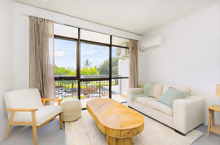 Beachfront Bliss | Poolside Studio + Island Views - Townsville