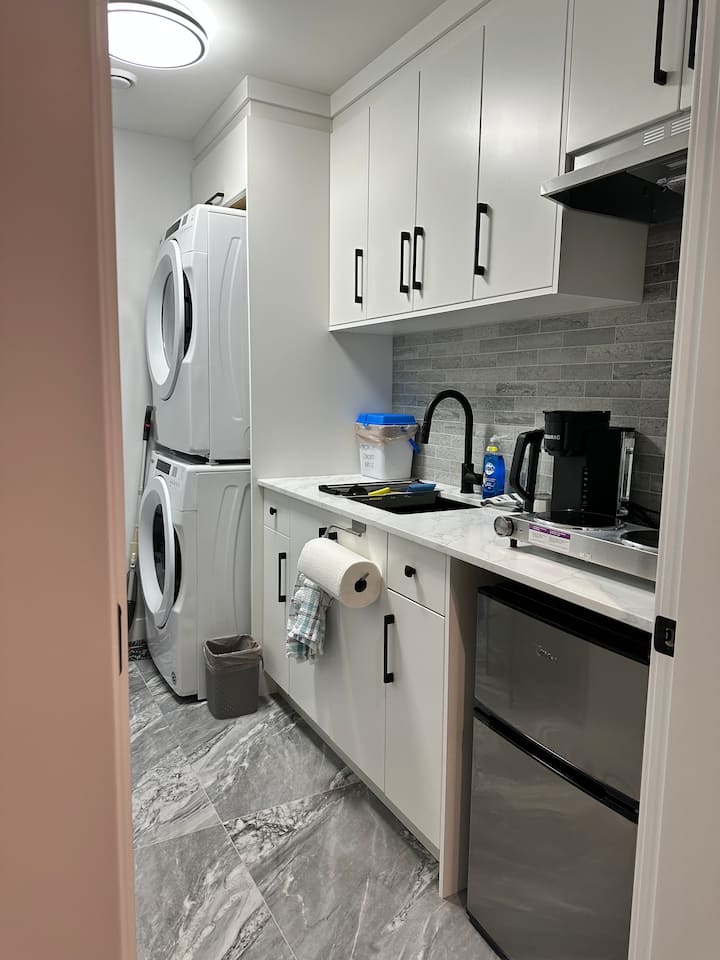 Stylish Modern Suite - Nanaimo