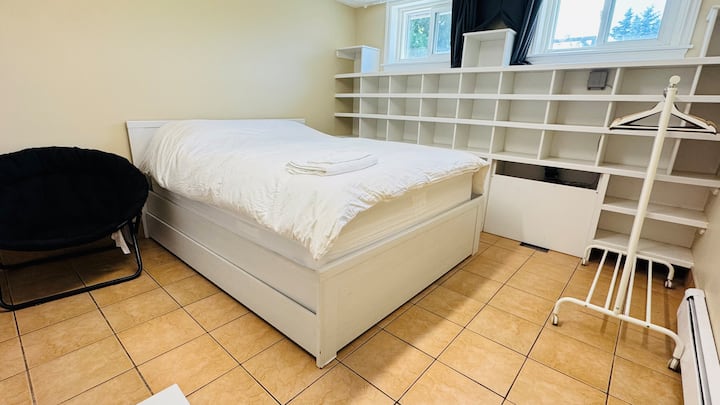 Kearney Lake Rd Room 2 - Bedford