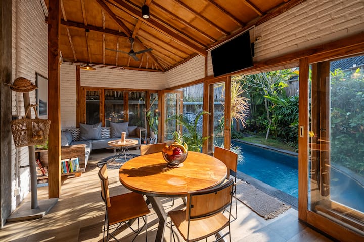 Iconic 3br Villa Pererenan, 5 Min From Canggu Fun - Bali